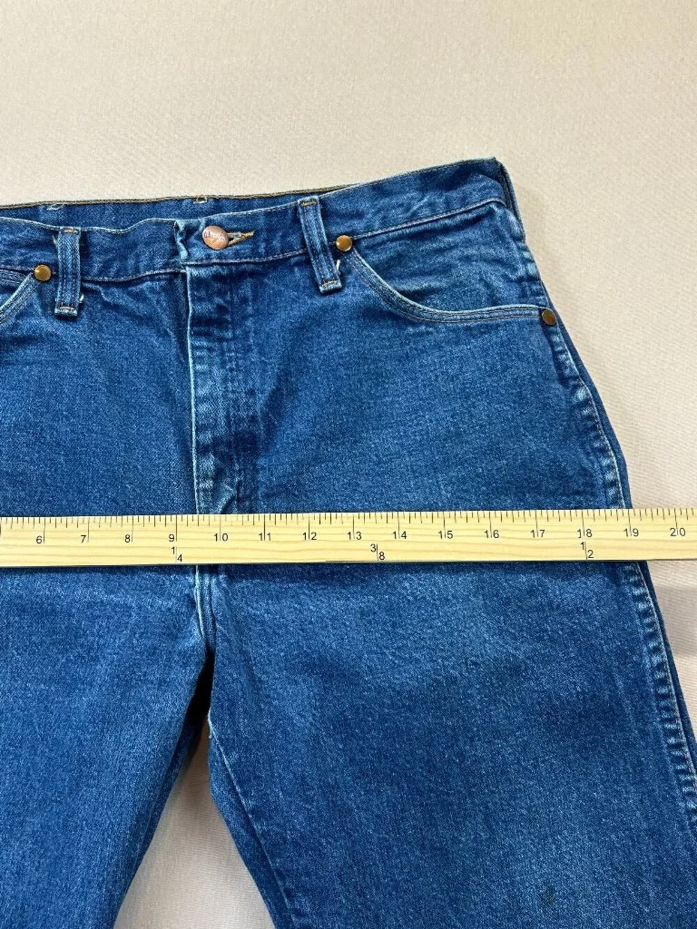 Wrangler Straight Jeans Mens Size 32x33 Blue Denim Vintage 13MWZ Made in USA